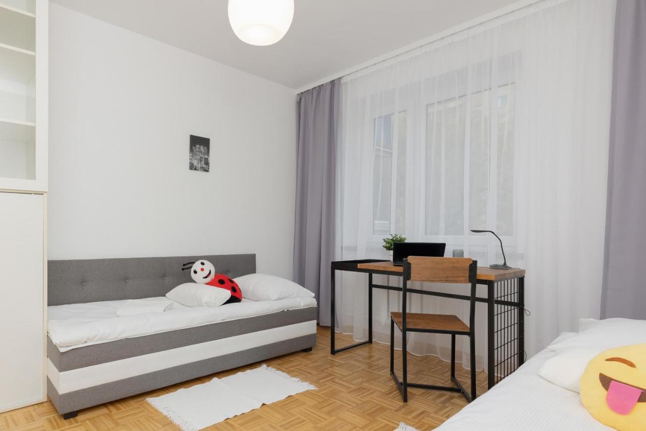 Family Apartment Bogatynska Bemowo By Noclegi Renters Варшава Екстериор снимка