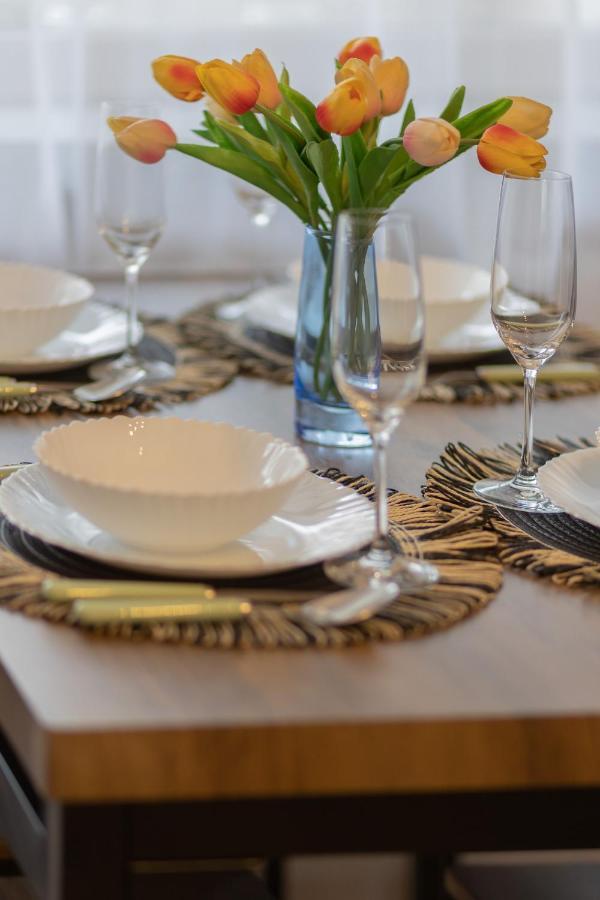 Family Apartment Bogatynska Bemowo By Noclegi Renters Варшава Екстериор снимка