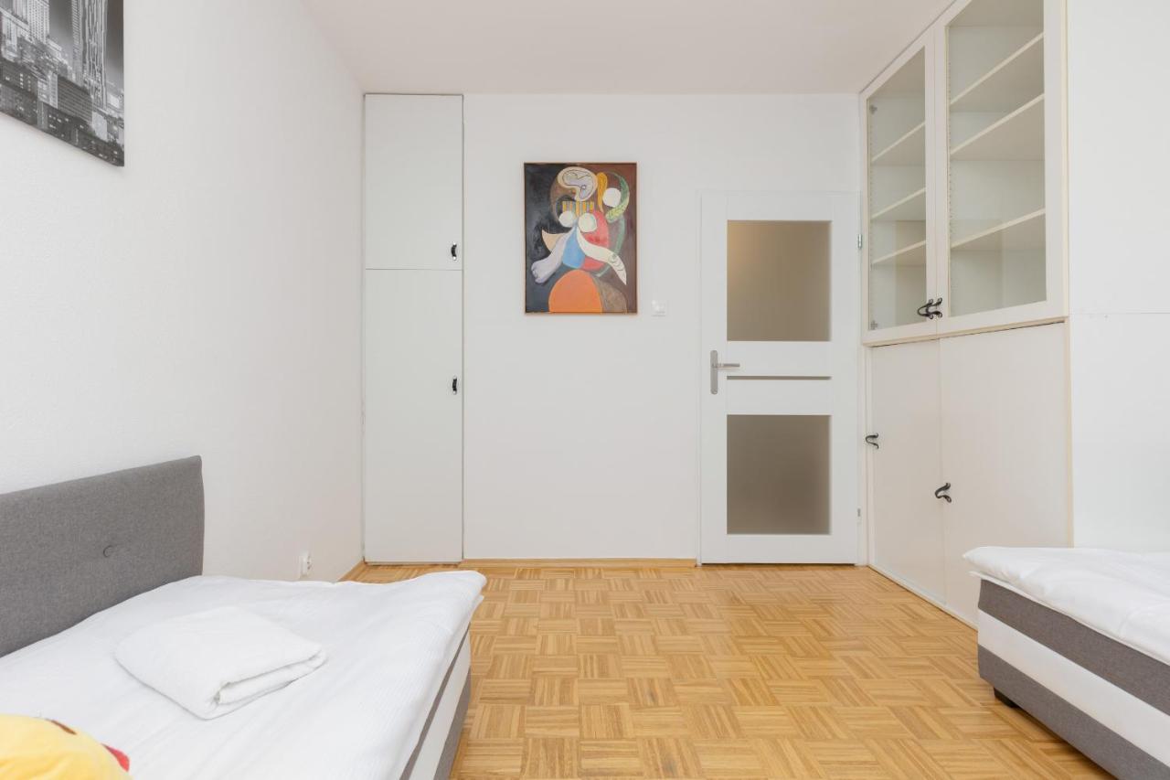 Family Apartment Bogatynska Bemowo By Noclegi Renters Варшава Екстериор снимка
