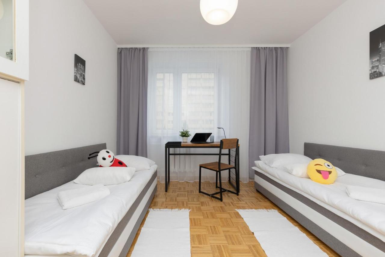 Family Apartment Bogatynska Bemowo By Noclegi Renters Варшава Екстериор снимка